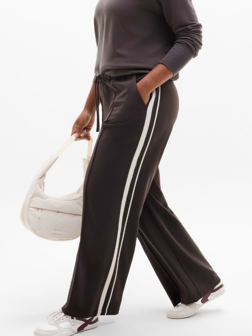 Athleta MVP Mid Rise Side Stripe Pant
High-performance Tech Twill - Large - NWT